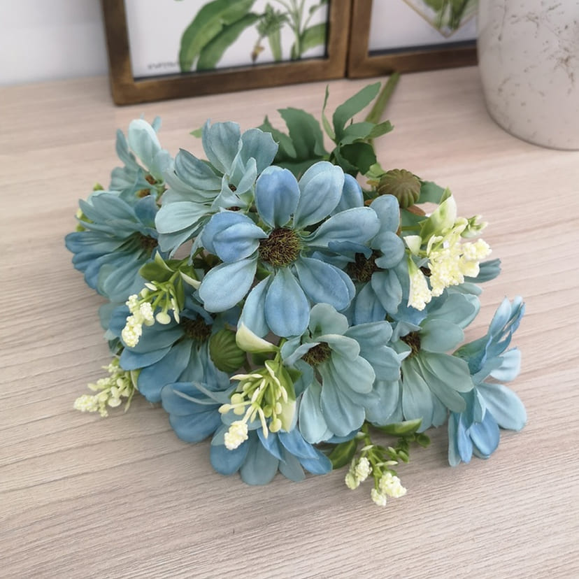 Искусственные цветы на могилу в Нижнем Тагиле | Цветы искусственные «Ромашки с бутонами», голубые, букет