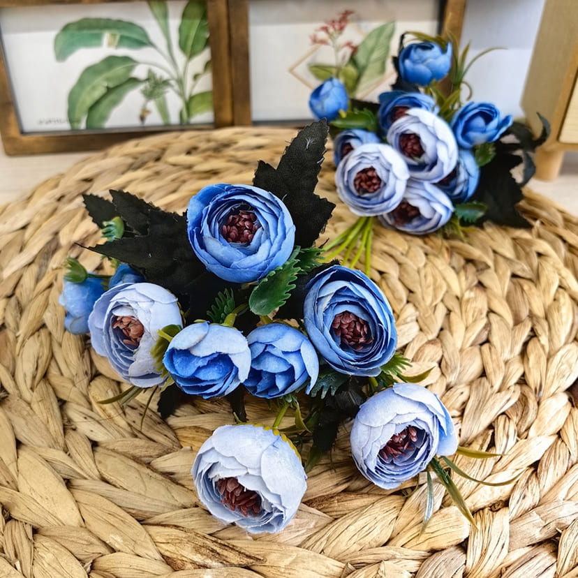 Искусственные цветы на могилу в Нижнем Тагиле | Цветы искусственные «Камелии», голубые, букет